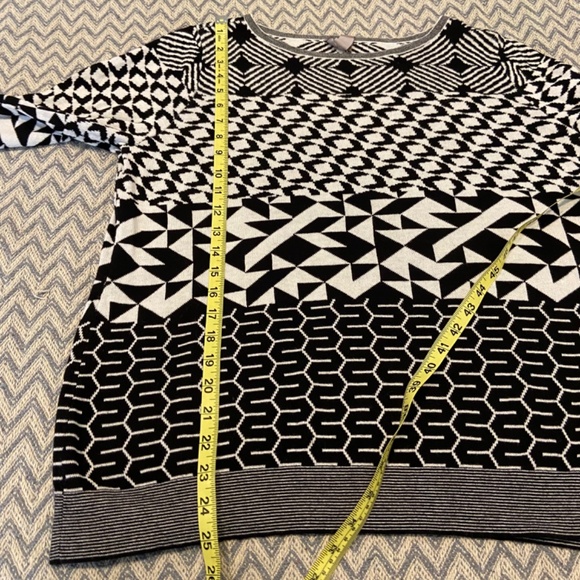 Chico's Easywear Black and White Sweater – Size 2 (US Size Large) - Picture 6 of 8